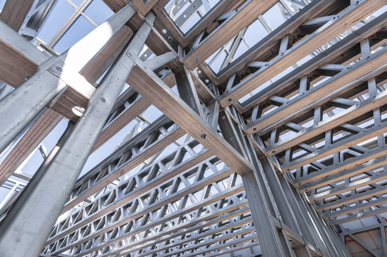 Maatvast raster van een staalframe dakconstructie