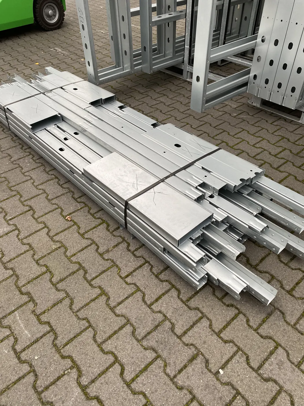 Gebundelde flatpack staalprofielen van NL Steel