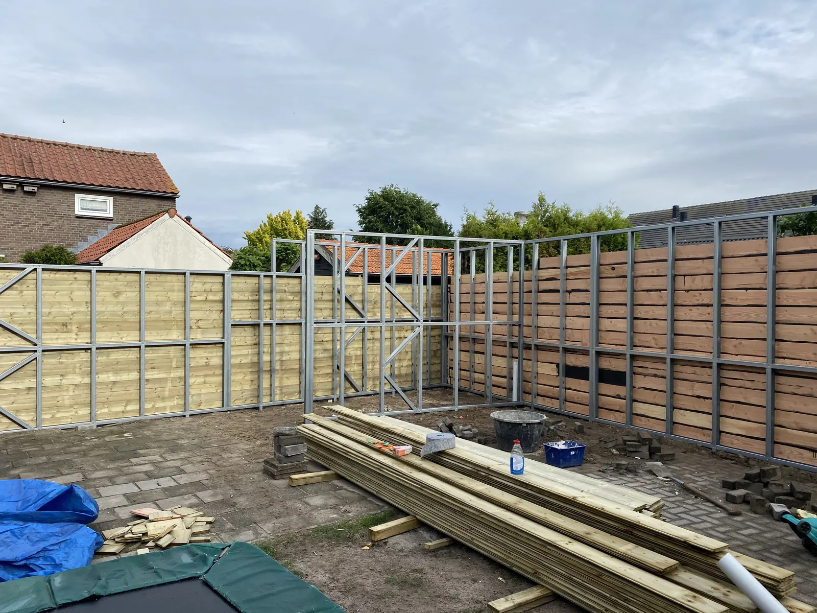 Vrijdragende staalframe overkapping in Gemert, foto 5