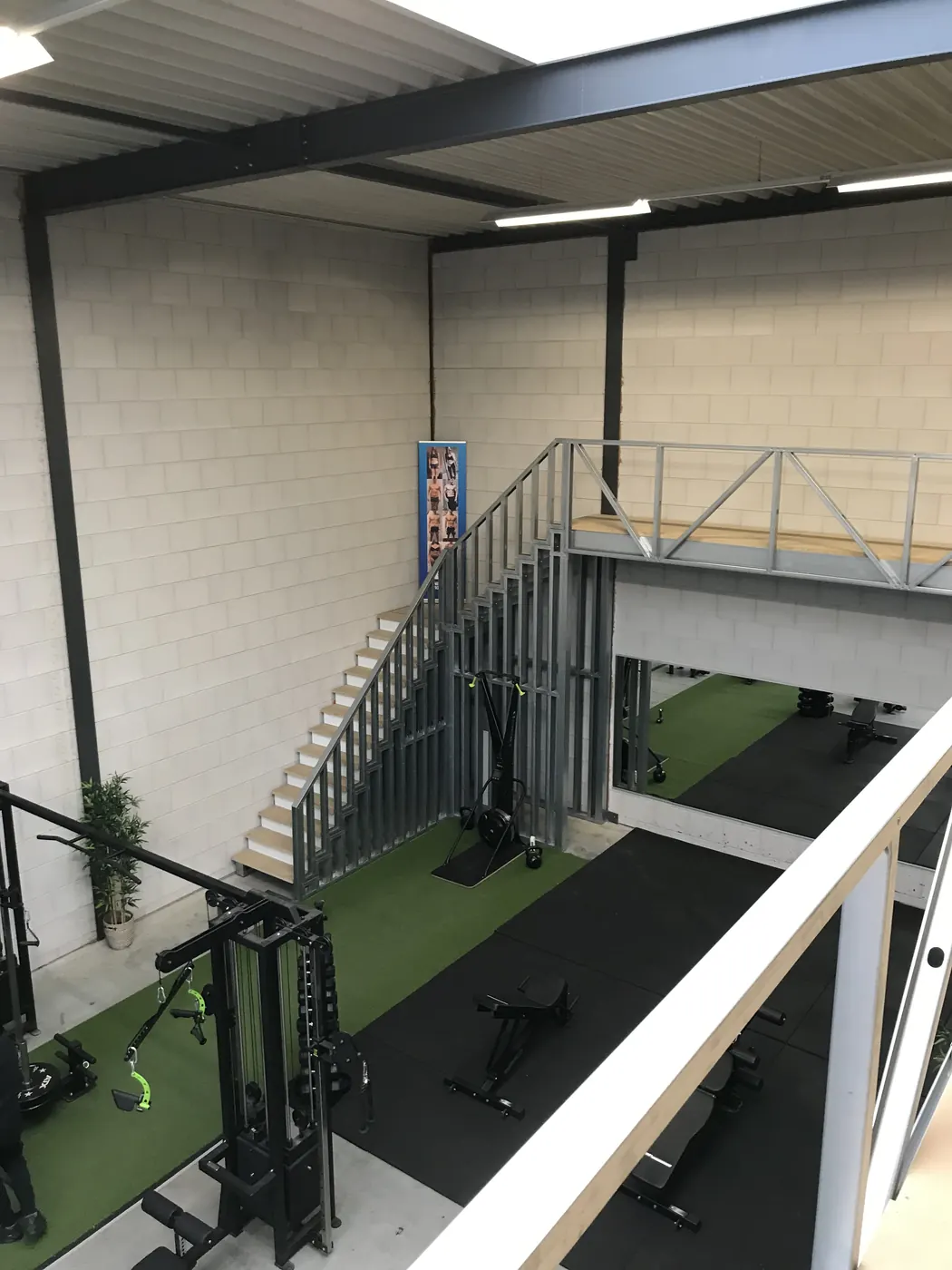 Staalframe verdiepingsvloer in een sportschool in Uden, foto 3
