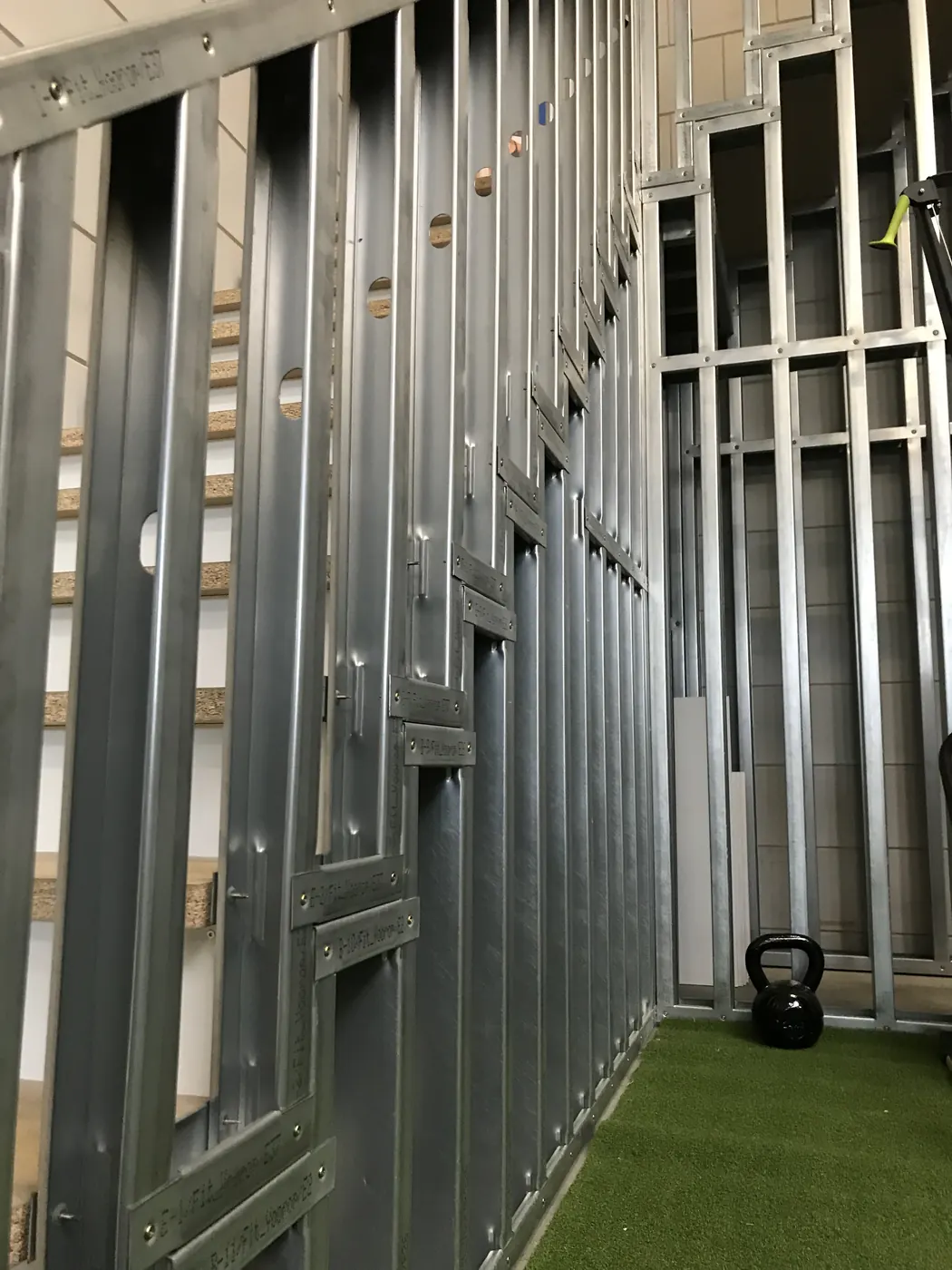 Staalframe verdiepingsvloer in een sportschool in Uden, foto 4