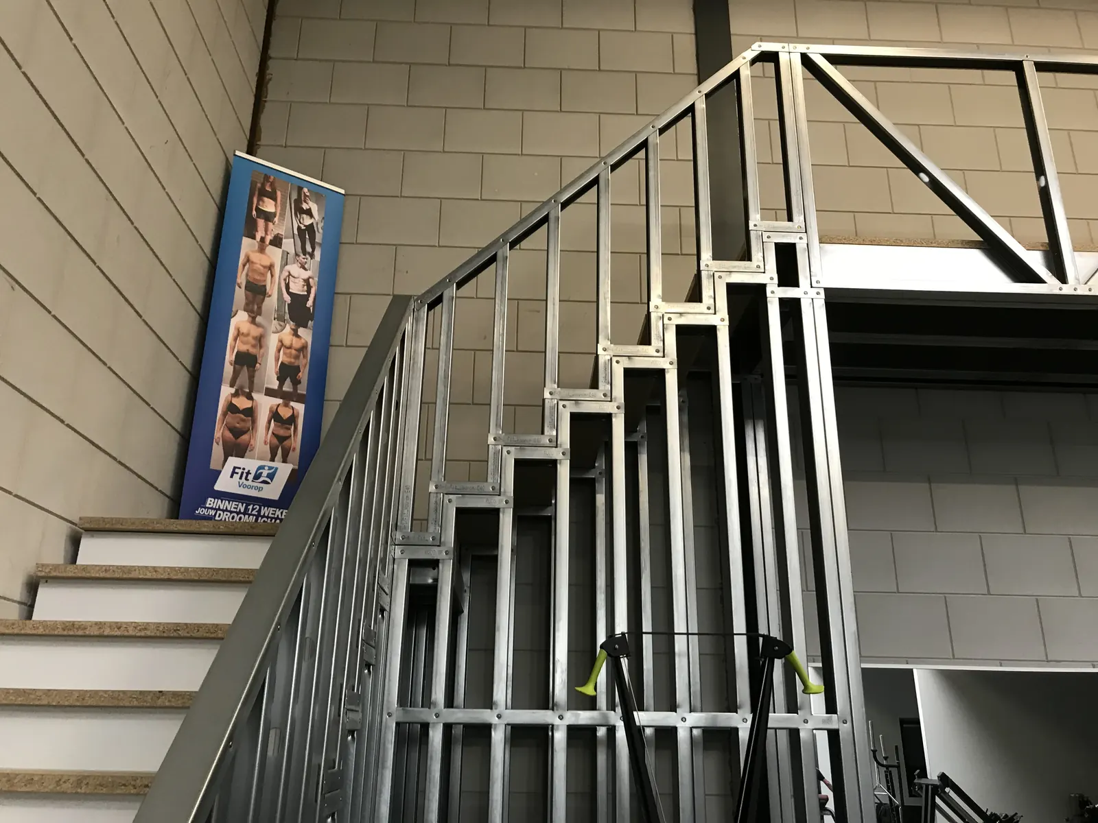 Staalframe verdiepingsvloer in een sportschool in Uden, foto 5