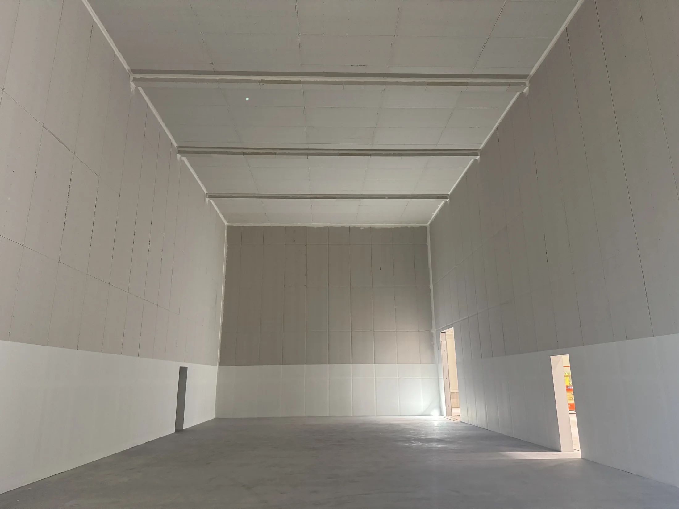 Vrijstaande brandwerende box-in-boxconstructie bij Rexel in Waalwijk