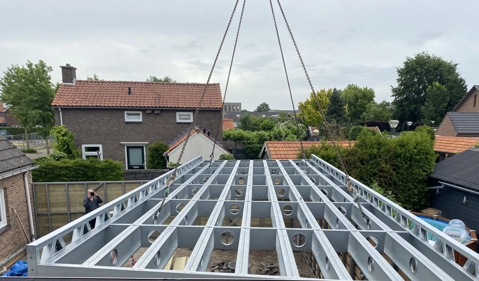 Geometrische staalframe dakconstructie