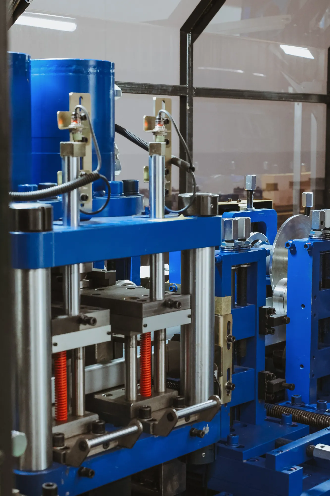 Profielstation van de staalframe productielijn