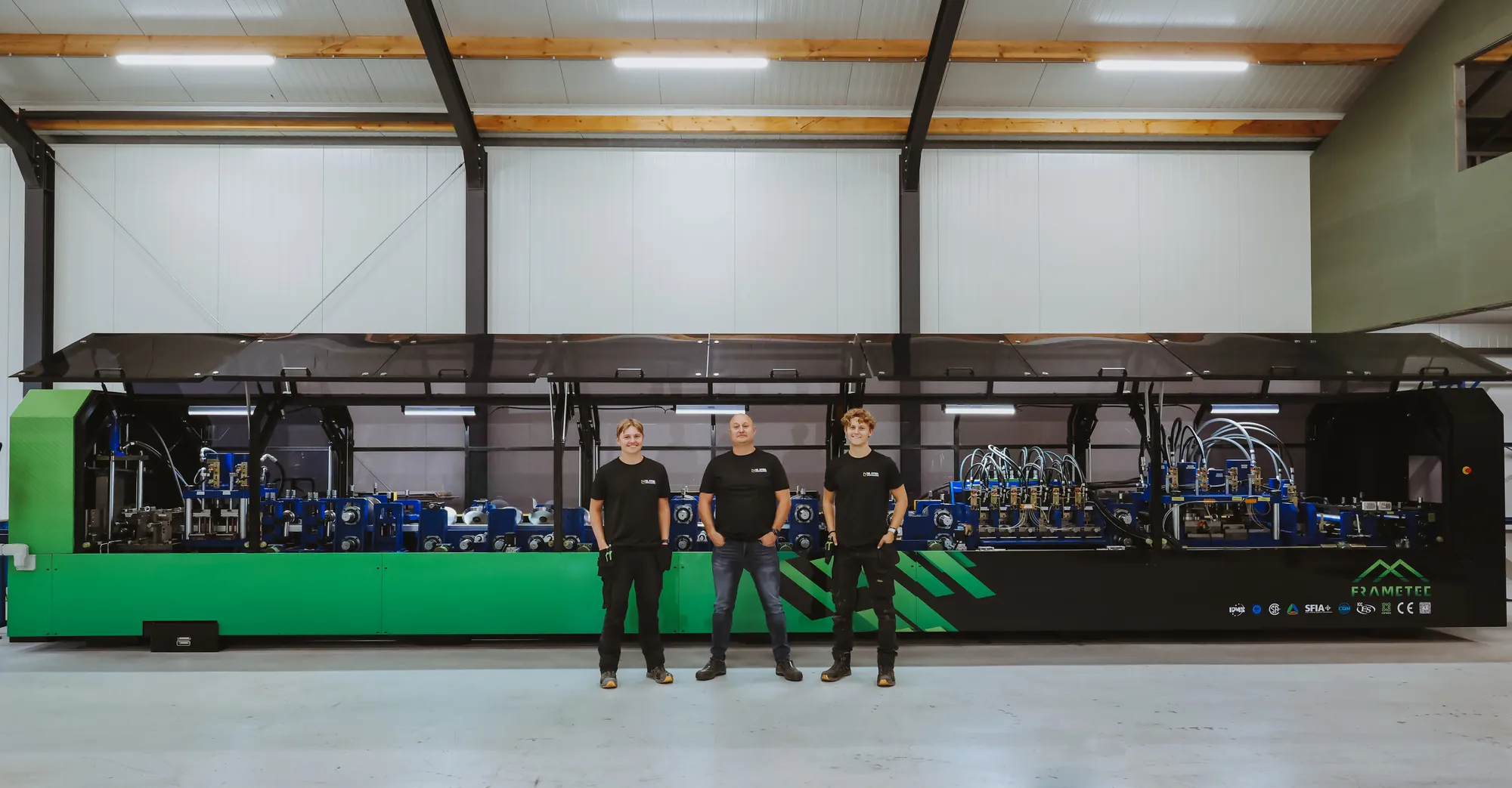 Ruud, Deon en Kean Sterken voor de productielijn van NL Steel in Gemert